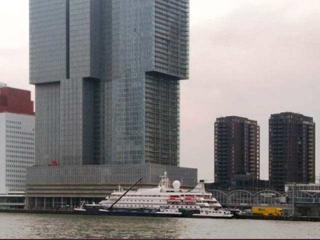 Cruiseschip ms SeaDream I van SeaDream Yacht Club aan de Cruise Terminal Rotterdam